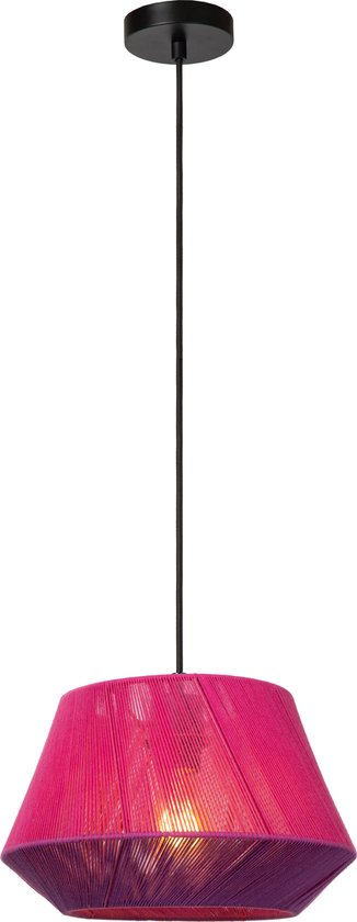 Roze en paarse hanglamp op een zwarte kabel, geïsoleerd op een witte achtergrond.