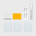 Spigen screenprotector kit met stofverwijderstickers, een doekje en een spuitje.