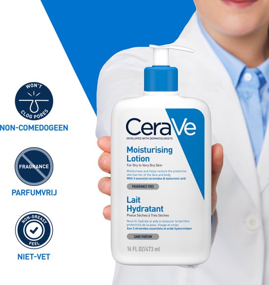 CeraVe Moisturising Lotion, 16 FL OZ/473 ml, witte fles met blauwe pompdispenser, vastgehouden door een hand, met Nederlandse tekst.
