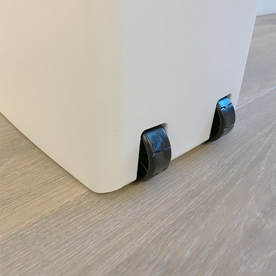 Conteneur d'alimentation - Tonneau d'alimentation - Tonneau d'alimentation avec couvercle - 40 litres - Avec pelle - Hermétique - Convient pour 15 kg d'alimentation - Avec roues