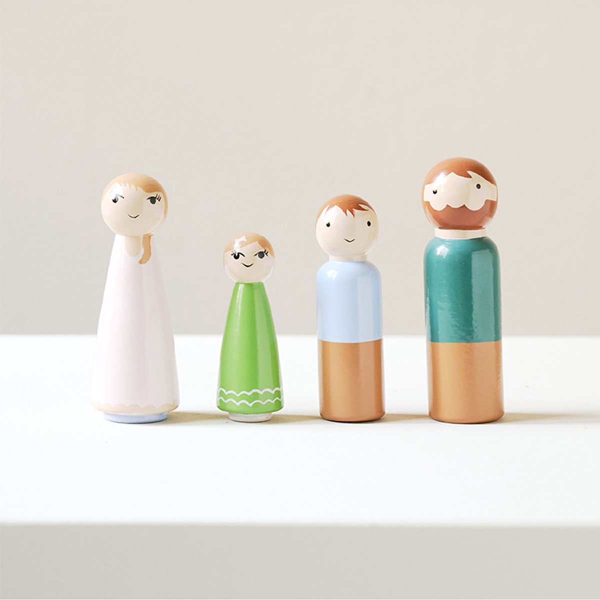 Petite Amélie Poppen voor poppenhuis 'Ma Petite Famille Amaranthe' – Set van 4 poppetjes – 7-10 cm