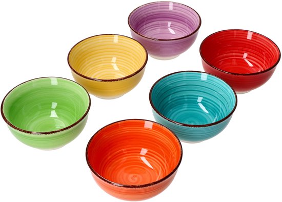 Set van zes kleurrijke kommetjes met spiraalpatroon in groen, geel, paars, rood, blauw en oranje.