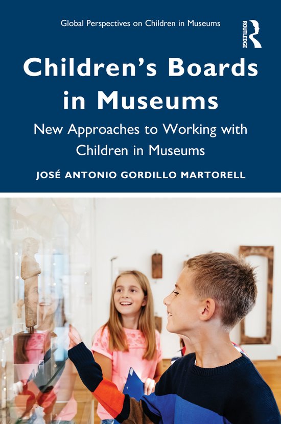 Boek 'Children's Boards in Museums' met een afbeelding van twee kinderen die naar een museumobject kijken.