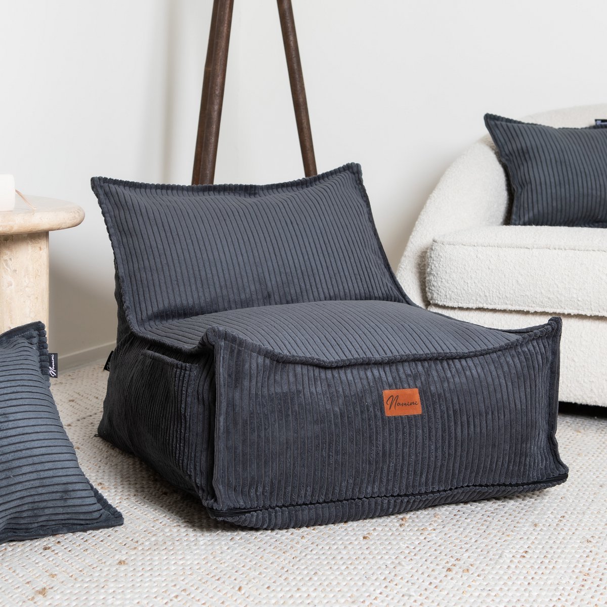 Namini Kinderzitzak | Zitzak voor Kinderen | Beanbag Stoel | Gevuld | Vloeistofafstotend | Afneembare & Uitwasbare hoes | Zijvak + Handgreep | Handgemaakt | Dubbele Ritssluiting | Donkergrijs | 60x70xcm
