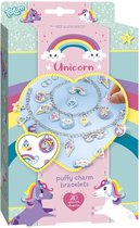 Doos van Totum 'Unicorn puffy charm bracelets' knutselset, met eenhoorns, regenbogen en een assortiment bedels.