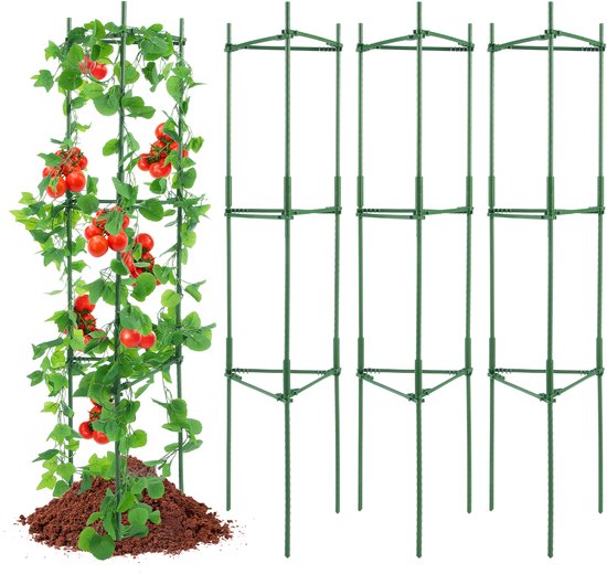 Een groene plant met tomaten aan een steun en drie identieke, ongemonteerde groene plantensteunen ernaast, op witte achtergrond.