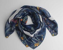 Kara scarf- Accessories Junkie Amsterdam- Dames- Bandana's- Halsdoek- Sjaaltje- Viscose Zijde- 70x70cm- Bloemen print- Blauw