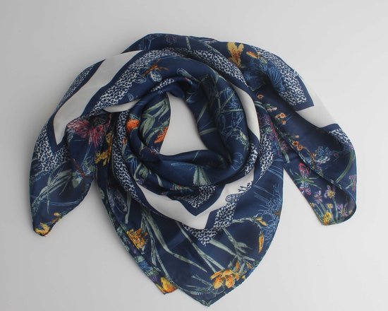 Kara scarf- Accessories Junkie Amsterdam- Dames- Bandana's- Halsdoek- Sjaaltje- Viscose Zijde- 70x70cm- Bloemen print- Blauw