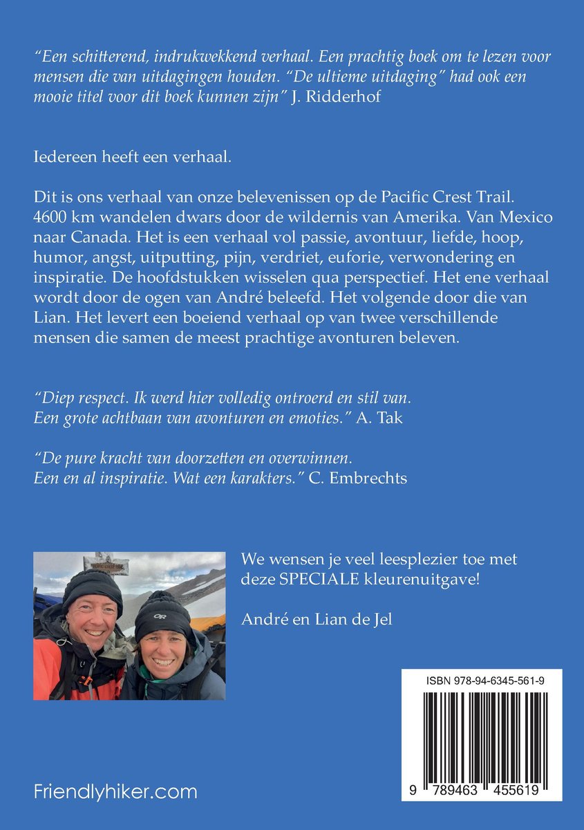 Boekomslag met tekst en een foto van twee lachende mannen. Titel: Een half jaar met drie onderbroeken - Speciale uitgave.