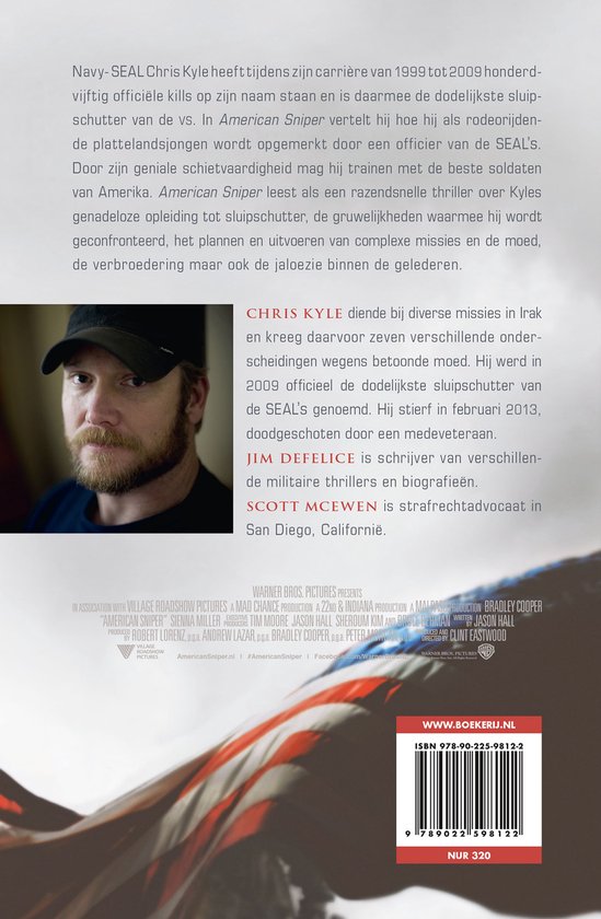 Gros plan sur Chris Kyle portant une casquette noire, une barbe sombre et des cicatrices sur le visage. Logo American Sniper en haut.