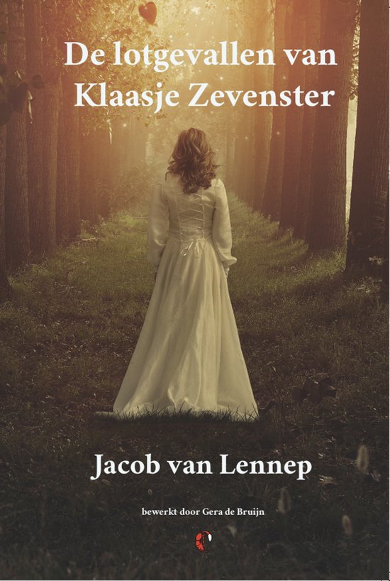 Een vrouw in een witte jurk staat met de rug naar de kijker in een bos.