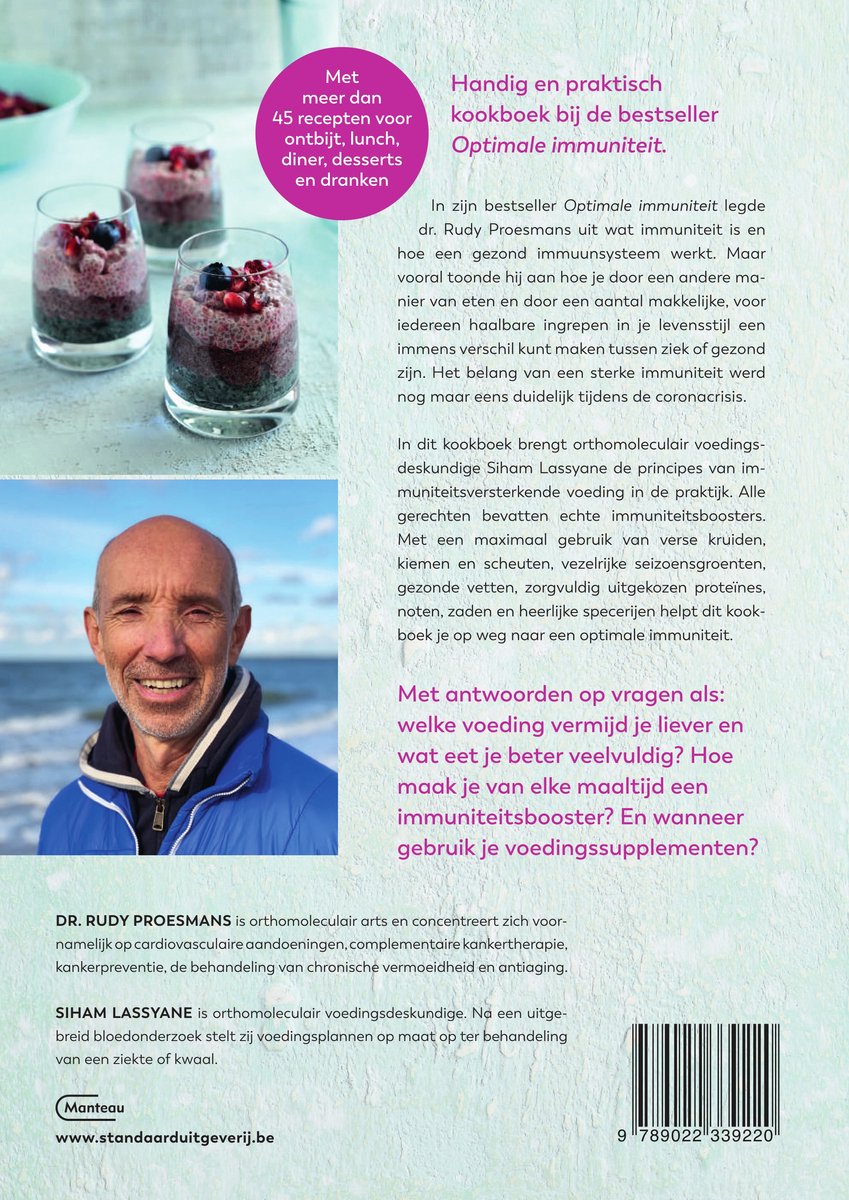 Couverture du livre avec un homme, une portion de pouding de chia et du texte sur "Le livre de cuisine immunité optimale".