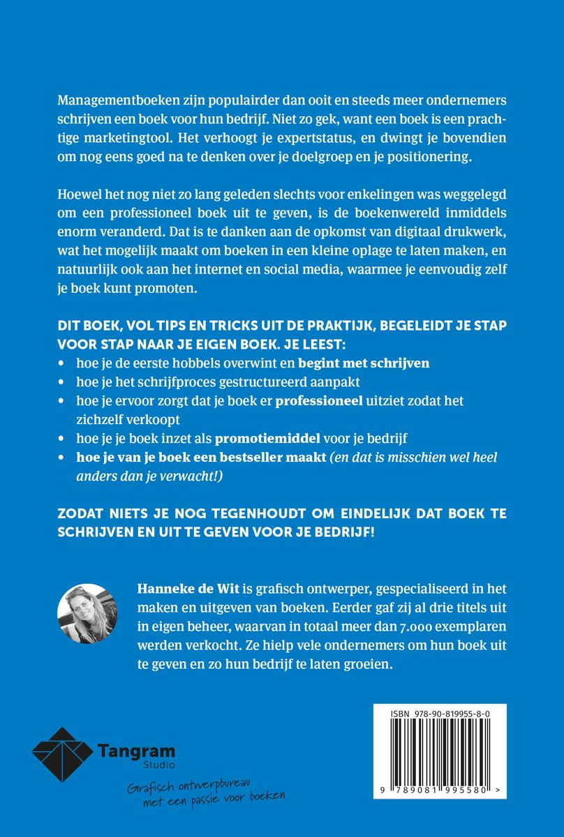 Achterflap van het boek 'Van Passie Naar Boek'. Bevat tekst over het schrijven en uitgeven van boeken, een foto van Hanneke de Wit en de ISBN-barcode.