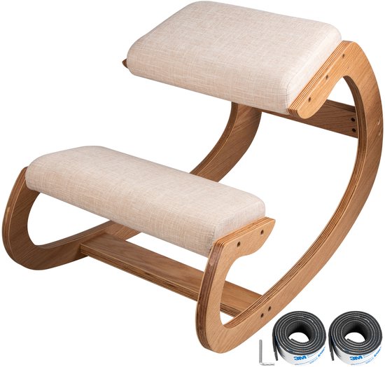 Kniekruk met beige stoffen zittingen en gebogen houten frame, met anti-slip strips.