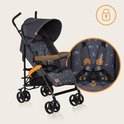 Grijze buggy met 5-punts gordels en een zachte, oranje beugel. Het zitje heeft een dandelion print.