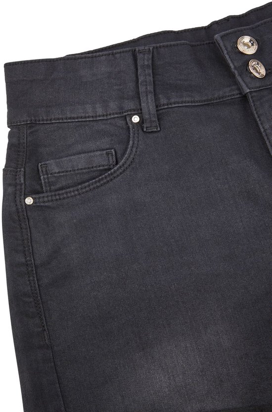 Zwarte spijkerbroekshort met riemlussen, vijf zakken en dubbele knoopsluiting.