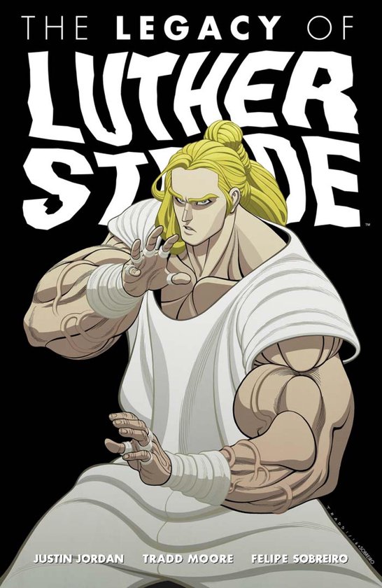 De cover van 'The Legacy of Luther Strode' toont Luther met blond haar, een witte outfit en gespierde armen in een vechthouding.