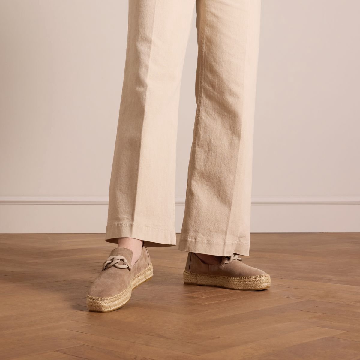 Manfield - Dames - Taupe suède espadrilles met chain - Maat 41