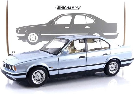 Minichamps 1:18 BMW 535i (E34) Année de construction 1988 Bleu clair métallique 100024007 modèle voiture 100024007 4012138759275