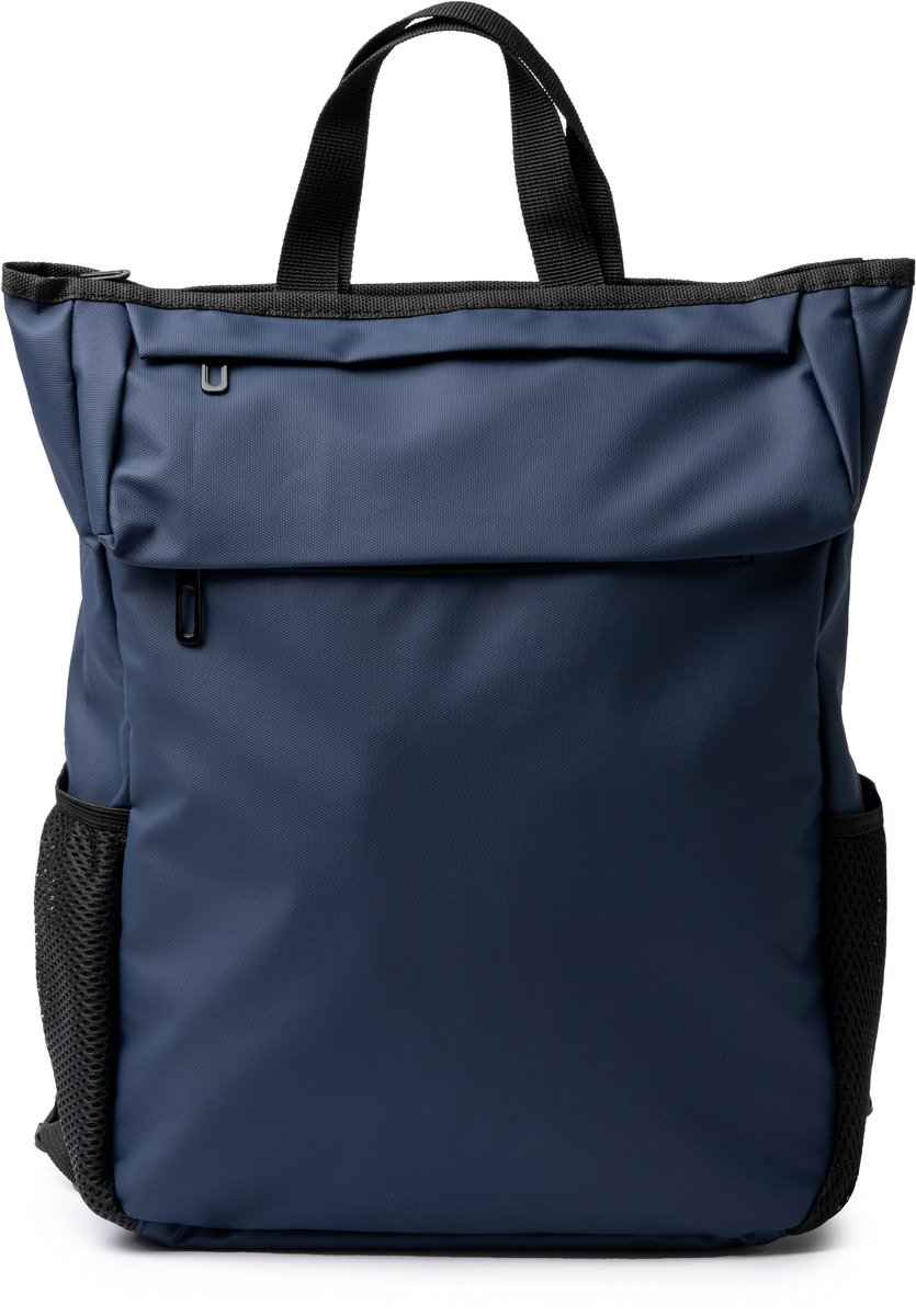 Blauwe Rugzak van PU-leer met ritssluiting. Breed binnenvak met uitneembaar vak voor 15" laptop.