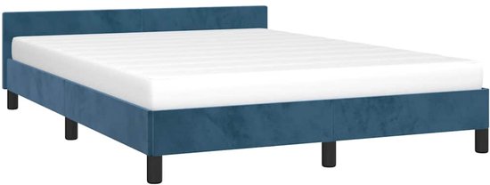 Structure de lit en velours bleu foncé avec matelas et pieds noirs.