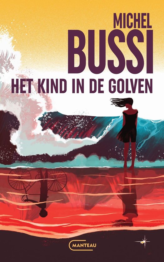 Boekomslag: Een meisje in een zwarte jurk staat aan de kust, met grote golven achter zich. Een fiets met reflectie ligt op de voorgrond. Titel: 'Het kind in de golven' van Michel Bussi.