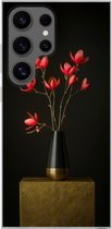 Telefoonhoesje Geschikt voor Samsung Galaxy S24 Ultra hoesje - Rode - Bloemen - Vaas - Siliconen Telefoonhoesje Telefoonhoesje