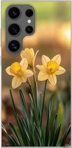 Telefoonhoesje Geschikt voor Samsung Galaxy S24 Ultra hoesje - Bloemen - Geel - Wazig - Siliconen Telefoonhoesje Telefoonhoesje