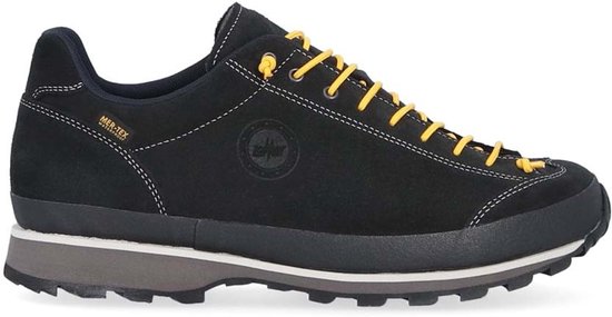 Zwarte Lomer lage wandelschoen met gele veters, met Gore-Tex logo.