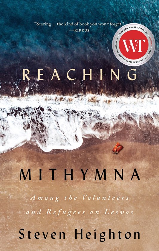 Boekomslag met de titel 'Reaching Mithymna' en een strandscène met een oranje reddingsboei.