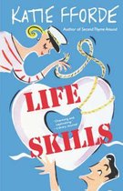 Boekcover van 'Life Skills' met een illustratie van een vrouw in zeemanskleding en een hartvormig medaillon.