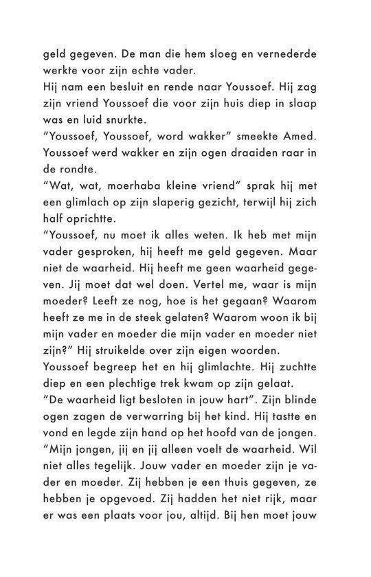 Amed vraagt zich af waarom hij in de steek gelaten is. Youssouf legt uit dat hij een vader en moeder heeft.