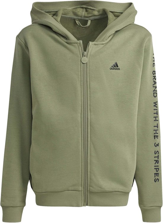 Sweat à capuche zippé Adidas vert olive avec rayures noires et texte sur la manche, sur fond blanc.