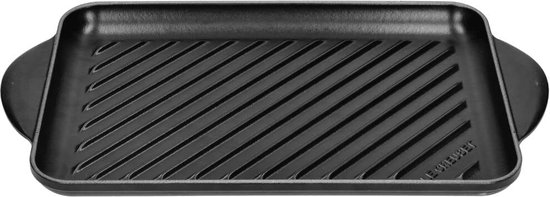 Zwart gietijzeren grillplaat met schuine ribbels, Le Creuset logo zichtbaar.