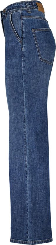 Zijaanzicht van een spijkerbroek met wijde pijpen in blauwe denim.