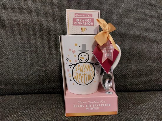 Kerst Geschenkset - 3-delig - Luxe Kerstmok met Sinaasappel-Kaneel Thee en Theelepeltje - Bedrukte Luxe Kerstmok met Groene Thee