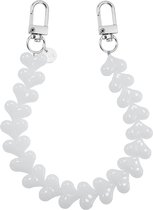 xoxo Wildhearts telefoonkoord - Funky Hearts Charm Cord (white) - Geschikt voor iPhone - Geschikt voor Samsung - Universeel Phone Cord - Telefoonketting - Bedeltje voor telefoon - Telefoonhanger - kralenketting - Ketting met hartjes - wit