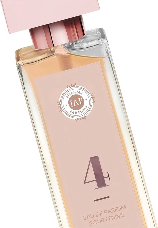 De drôles de dames dans la cour de la mairie