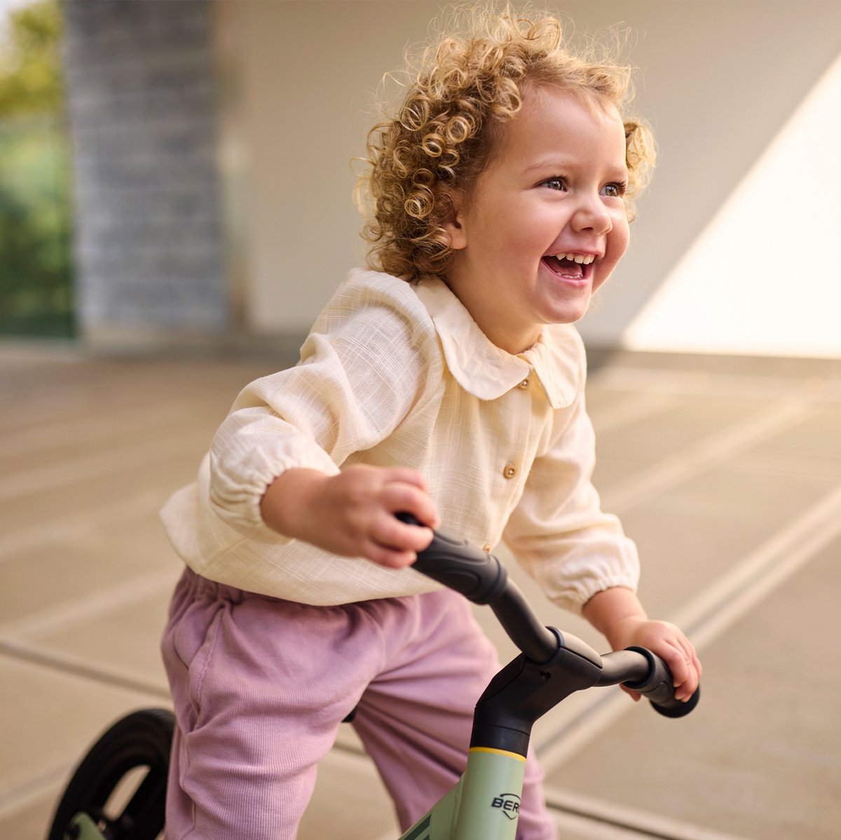 BERG MOOV10 Loopfiets - 2+ jaar - 10 inch - Lichtgewicht - Anti-lek EVA Banden - Verstelbaar Stuur en Zadel - Groen — afbeelding 2