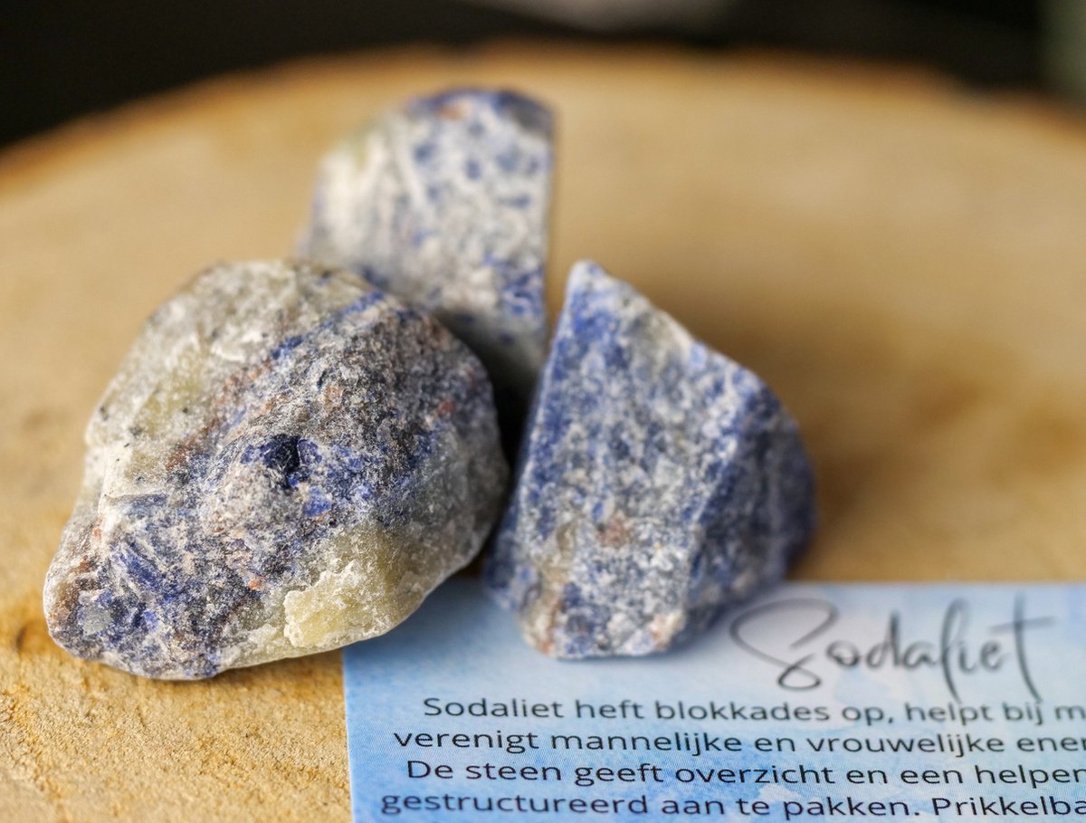 Sodaliet ruwe steen - edelstenen - Perfect cadeau voor vrouwen - Inclusief uitleg - Spiritueel - Sodalite - Logica - Intuïtie - Balans - Inslapen - 100% NATUURLIJK