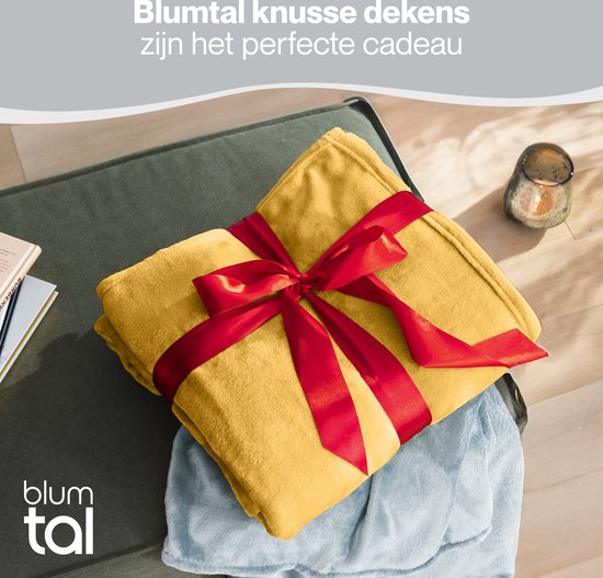 Gele plaid met rode strik, als cadeau.