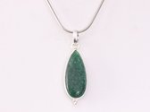 Lange druppelvormige zilveren hanger met jade aan ketting
