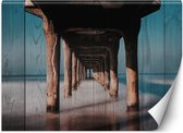 Trend24 - Behang - Houten Tunnel Onder De Pier - Vliesbehang - Fotobehang 3D - Behang Woonkamer - 150x105 cm - Incl. behanglijm