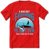 A Bad Day Fishing - Vissen T-Shirt | Blauw | Grappig Verjaardag Vis Hobby Cadeau Shirt | Dames - Heren - Unisex | Tshirt Hengelsport Kleding Kado - Rood - XXL