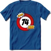 74 Jaar Hoera Verkeersbord T-Shirt | Grappig Verjaardag Cadeau | Dames - Heren | - Donker Blauw - L