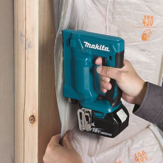 Makita DST630Z LXT 18V Accu Nietmachine excl. accu's en lader in doos