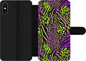 Bookcase Geschikt voor iPhone XS telefoonhoesje - Dierenprint - Zebra - Neon - Paars - Met vakjes - Wallet case met magneetsluiting