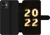Bookcase Geschikt voor iPhone 12 Pro telefoonhoesje - Oudejaarsavond - Nieuwjaar - 2022 - Met vakjes - Wallet case met magneetsluiting