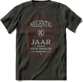 90 Jaar Legendarisch Gerijpt T-Shirt | Rood - Grijs | Grappig Verjaardag en Feest Cadeau Shirt | Dames - Heren - Unisex | Tshirt Kleding Kado | - Donker Grijs - 3XL