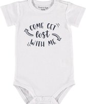 Baby Rompertje met tekst 'Come get lost with me' | Korte mouw l | wit zwart | maat 62/68 | cadeau | Kraamcadeau | Kraamkado